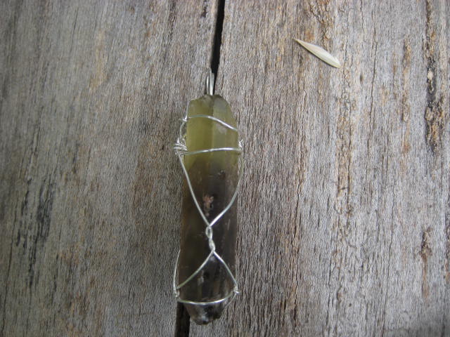 Golden Green Quartz Phantom grounding, transmutation of negative energies. practicality, organization manifestation of one's dreams and inspiration 1456